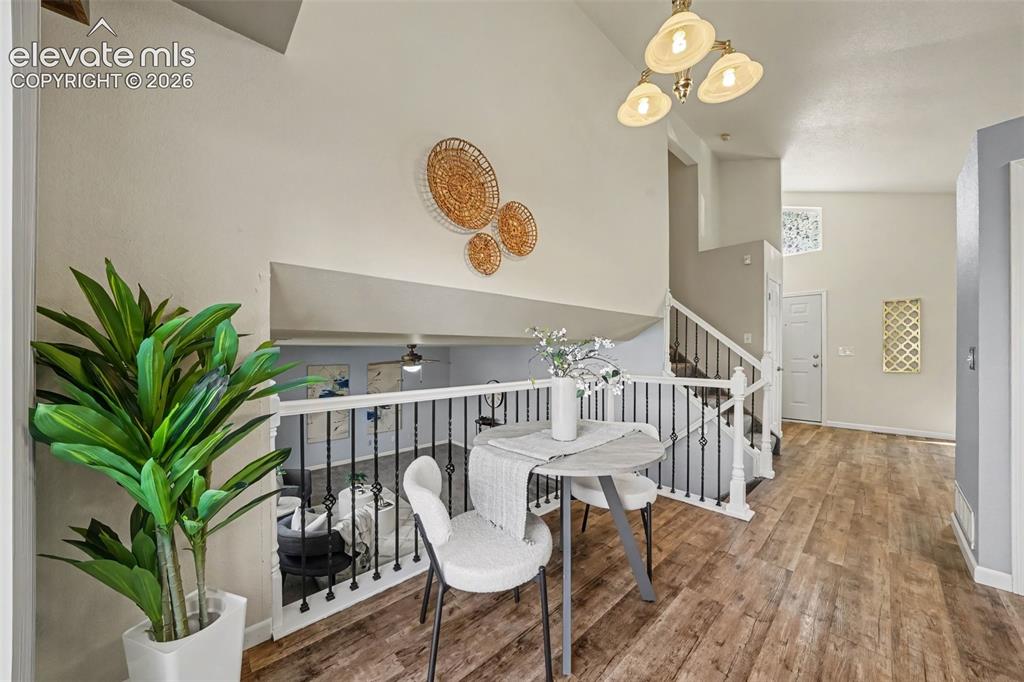 Image 7 of 31: Dining Area