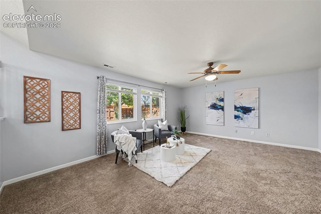 Image 9 of 31: Family Room