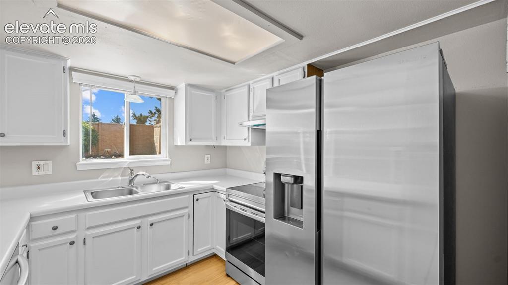 Image 10 of 35: Kitchen