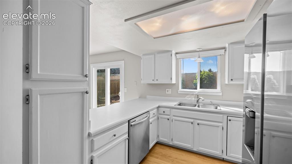 Image 11 of 35: Kitchen