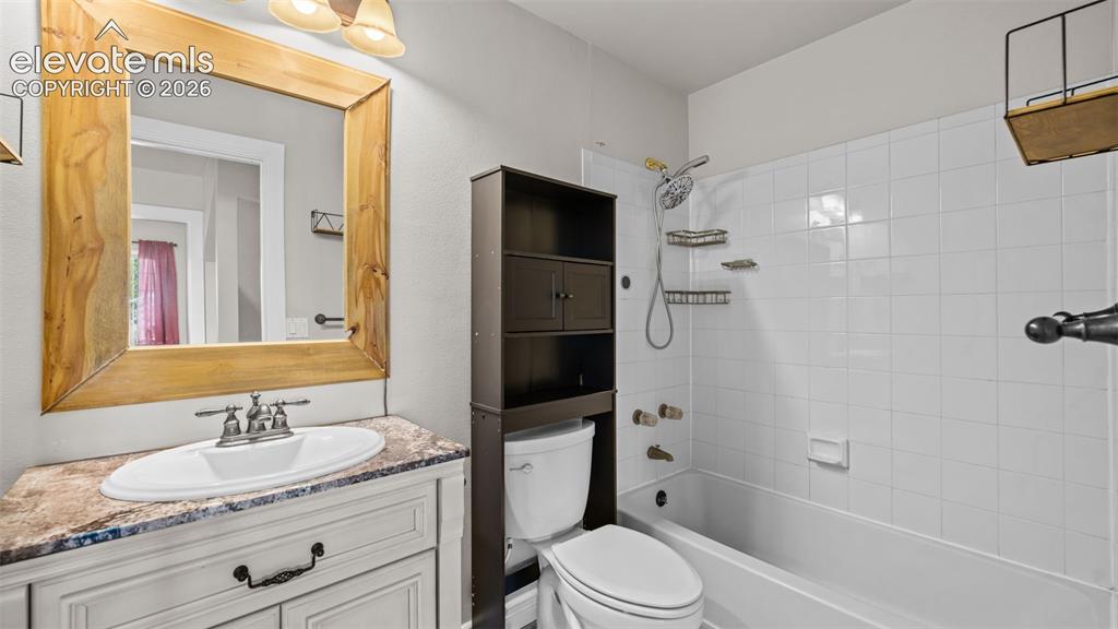 Image 16 of 35: Bathroom