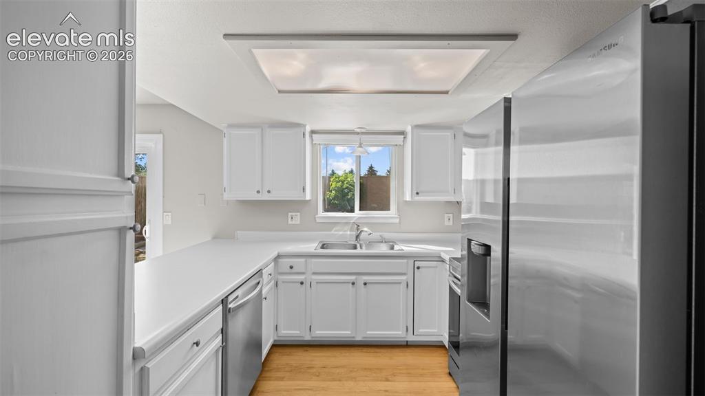 Image 9 of 35: Kitchen