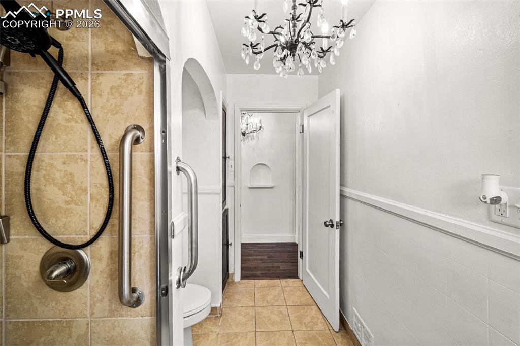 Image 18 of 37: Bathroom