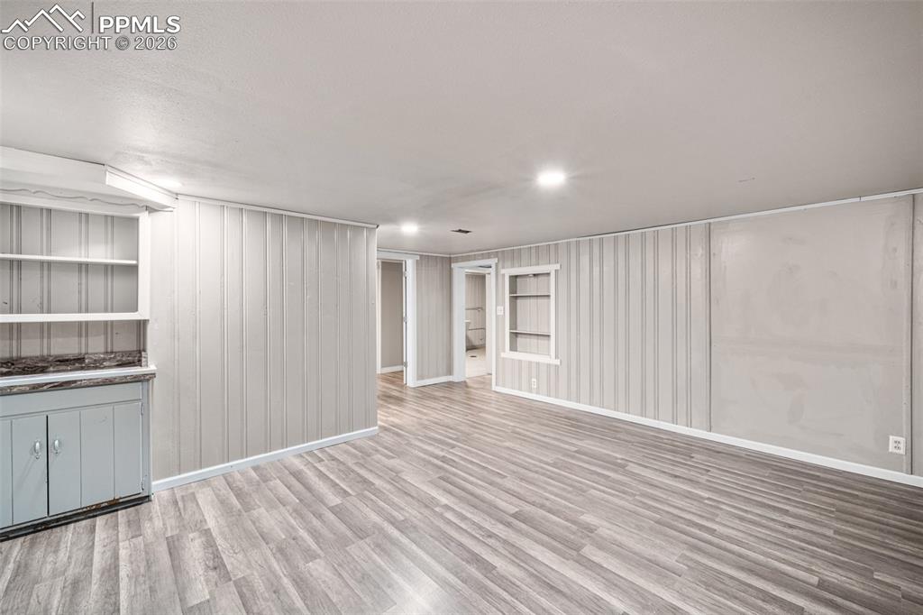 Image 26 of 37: Living Room