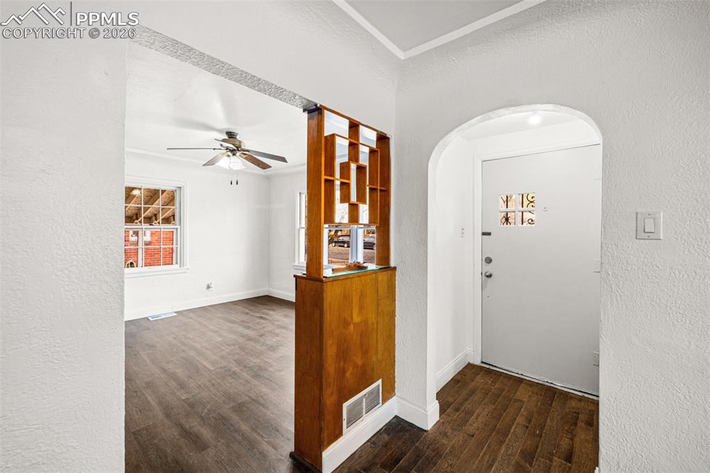 Image 3 of 37: Entry