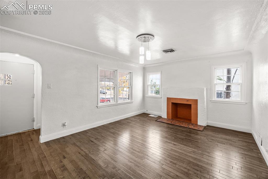 Image 5 of 37: Living Room