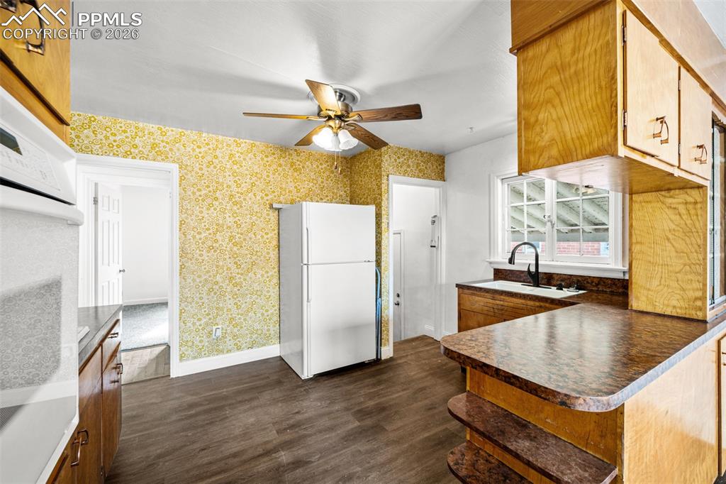 Image 8 of 37: Kitchen