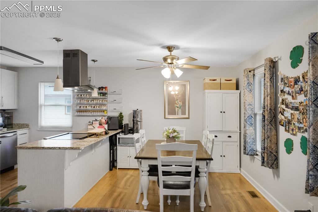 Image 10 of 31: Kitchen