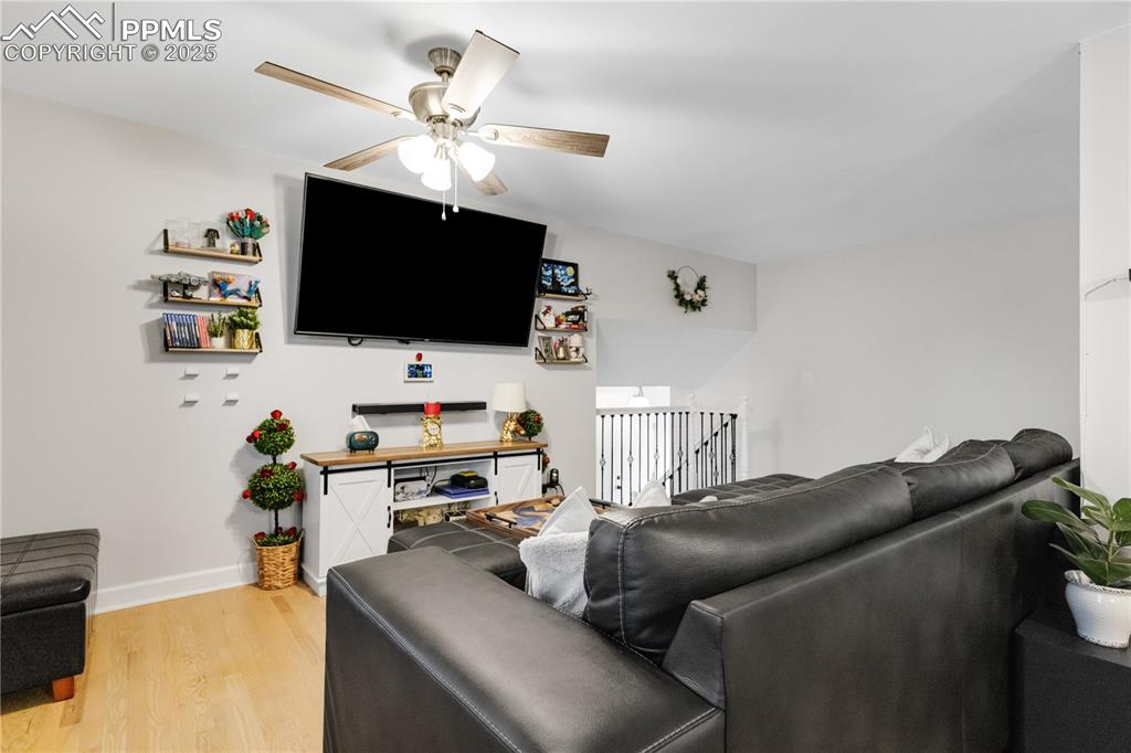 Image 11 of 31: Living Room