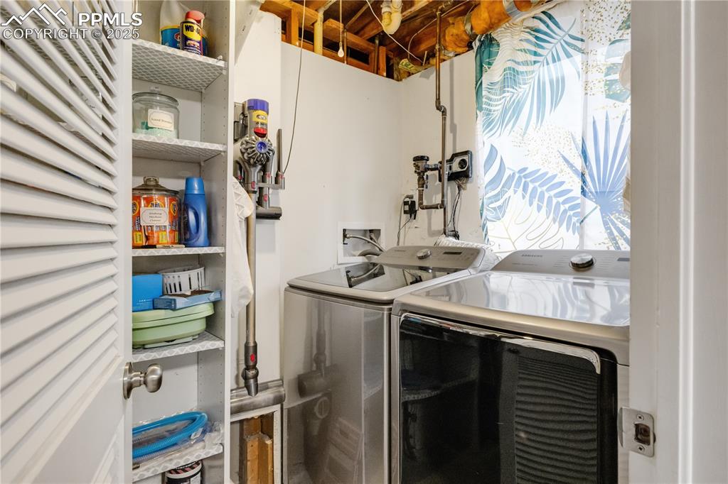 Image 14 of 31: Laundry