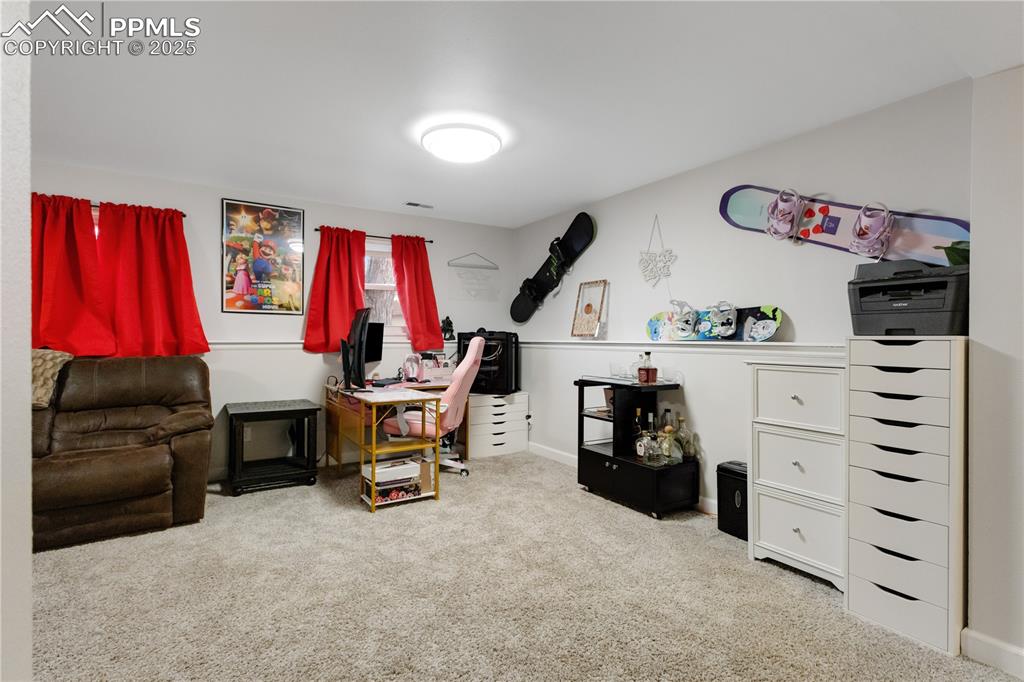 Image 15 of 31: Office