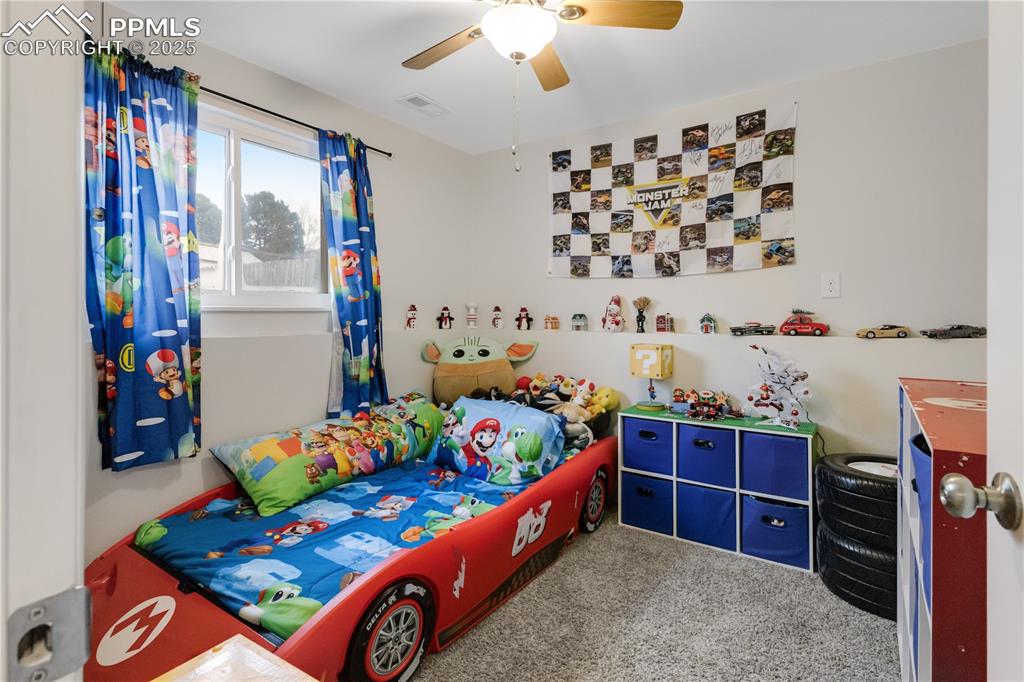 Image 17 of 31: Bedroom