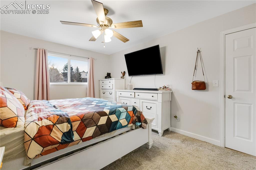 Image 22 of 31: Bedroom