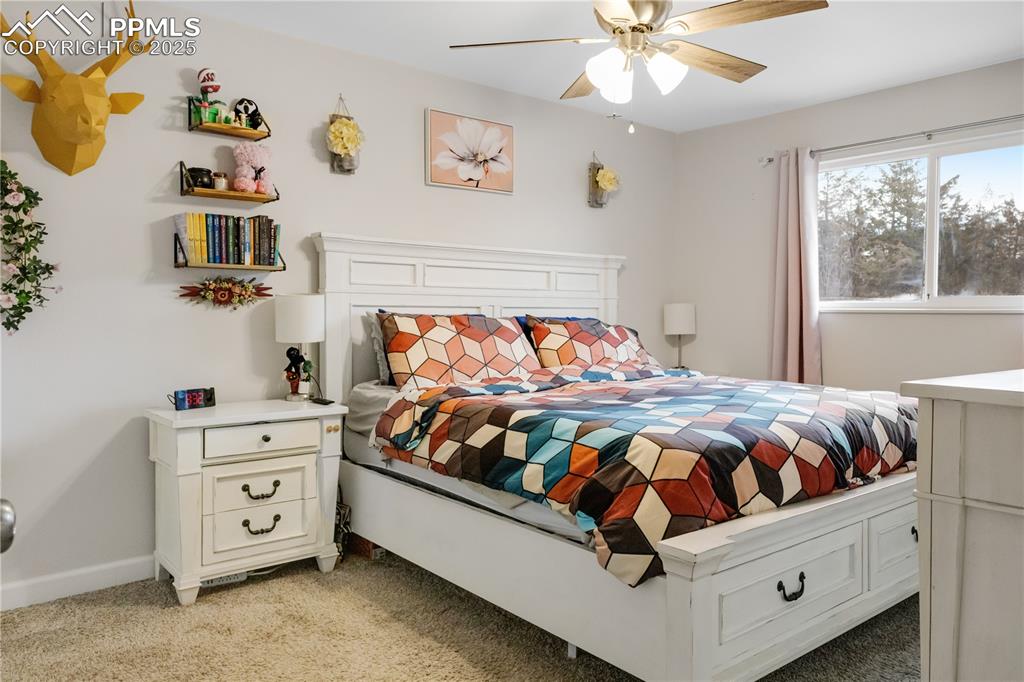 Image 23 of 31: Bedroom