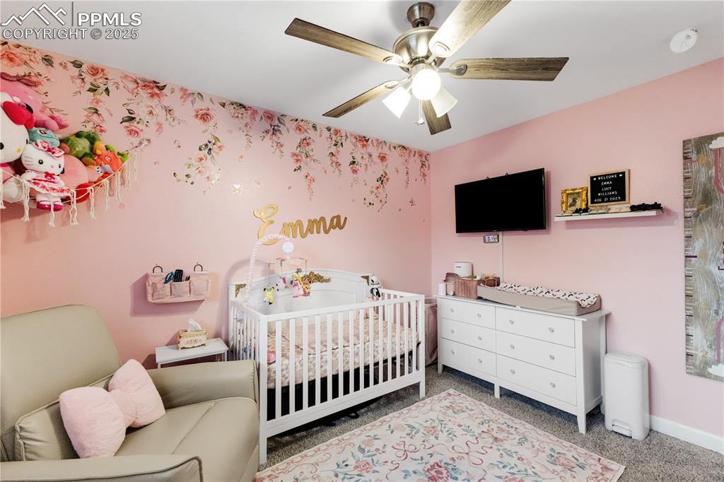 Image 25 of 31: Bedroom