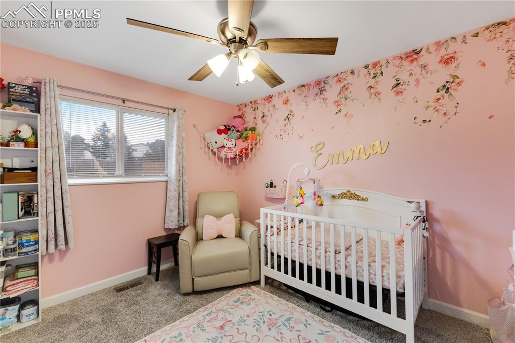 Image 26 of 31: Bedroom