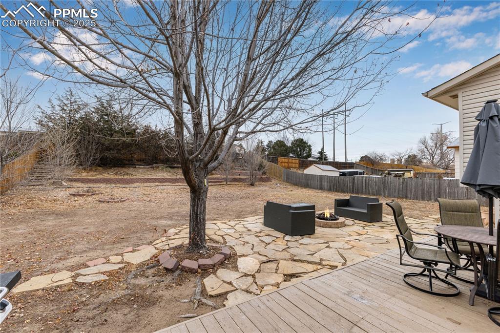 Image 31 of 31: Deck