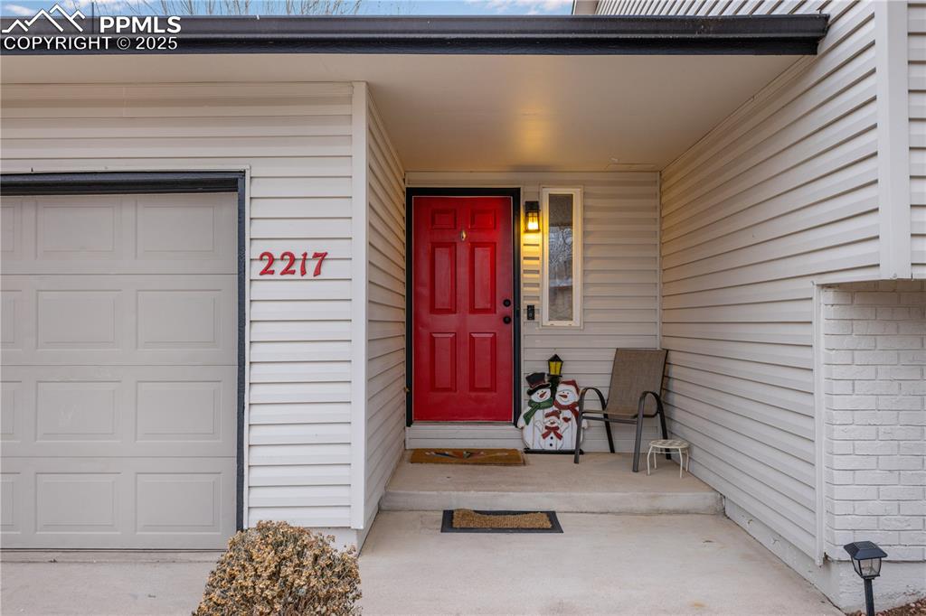 Image 4 of 31: Entry