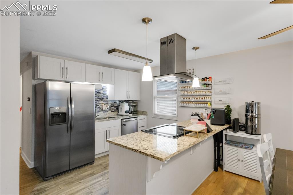 Image 8 of 31: Kitchen