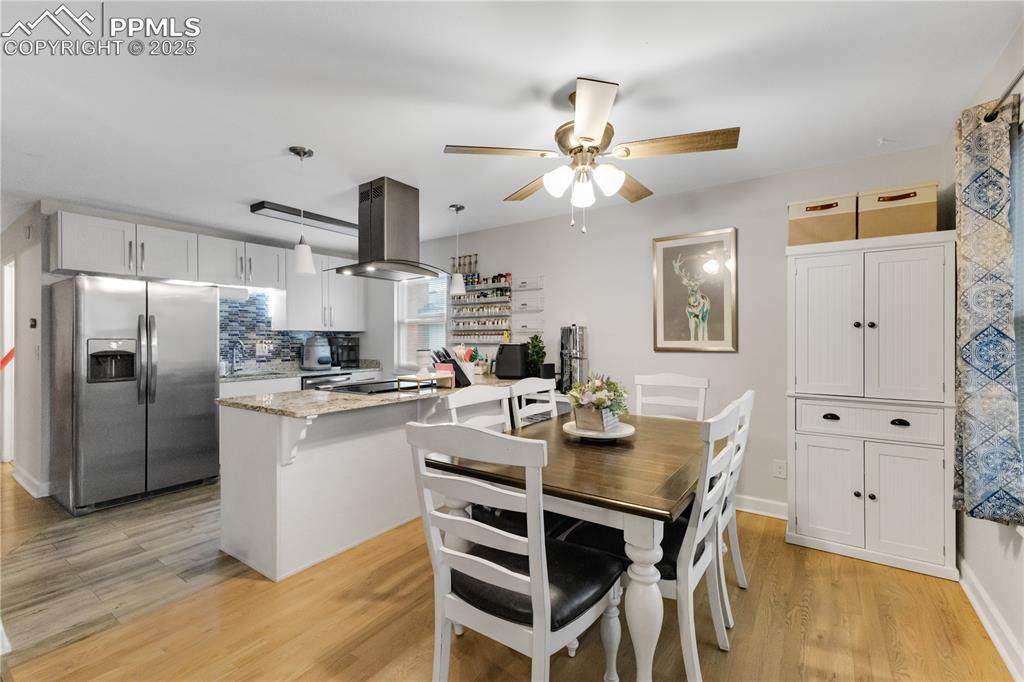 Image 9 of 31: Dining Area