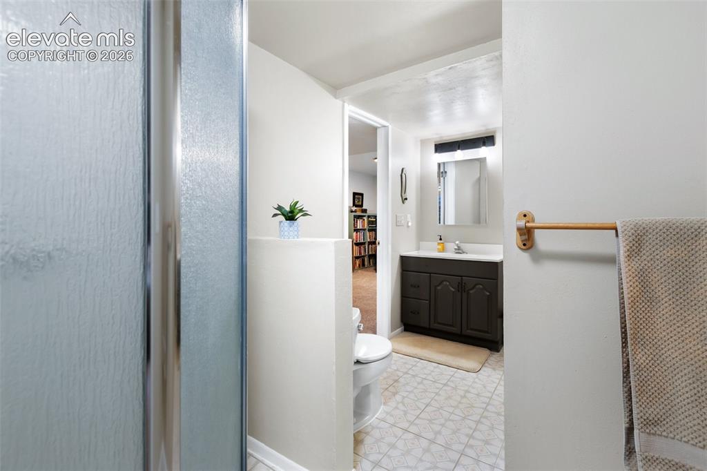 Image 18 of 22: Bathroom