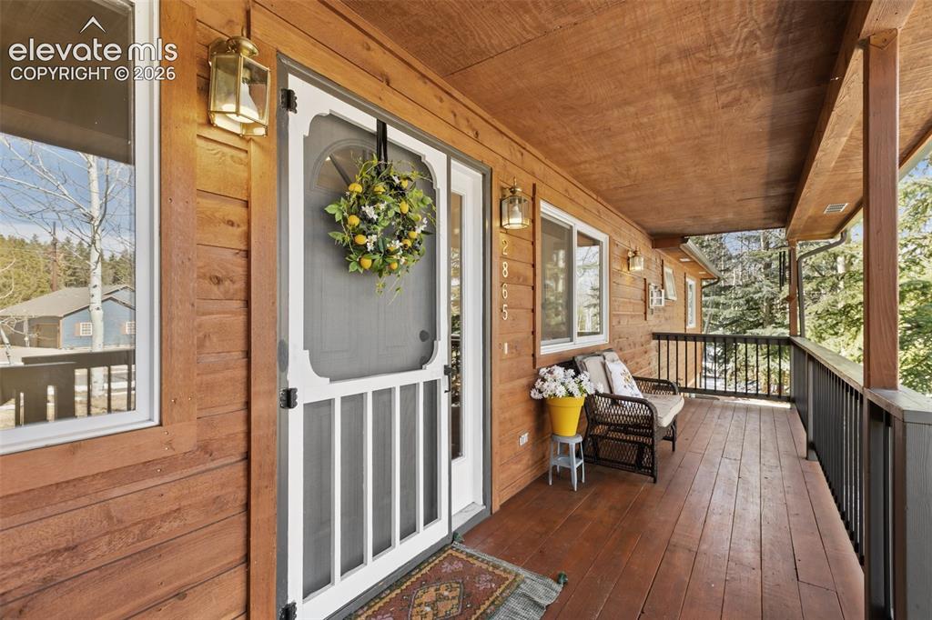 Image 4 of 22: Deck