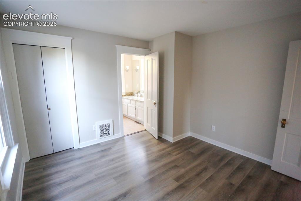 Image 6 of 14: Office