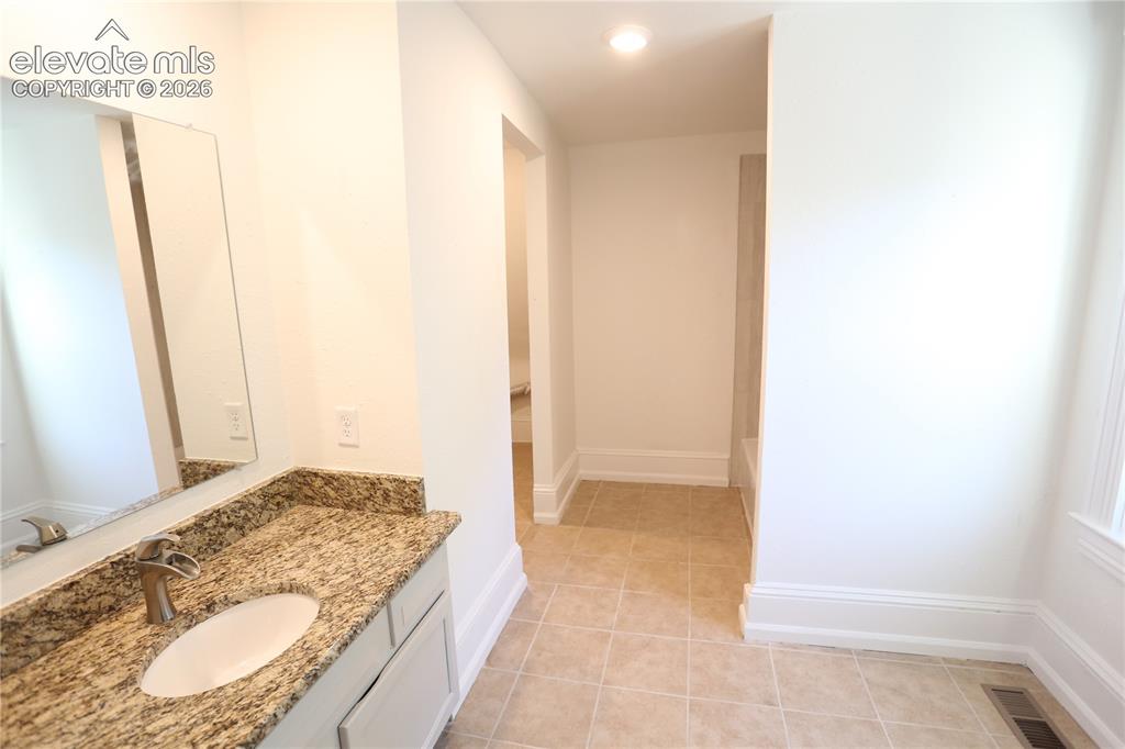 Image 8 of 14: Bathroom