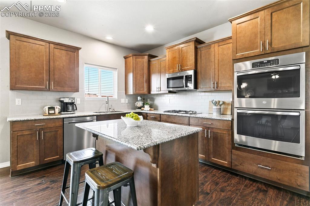 Image 10 of 47: Kitchen