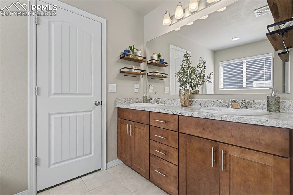 Image 27 of 47: Master Bath