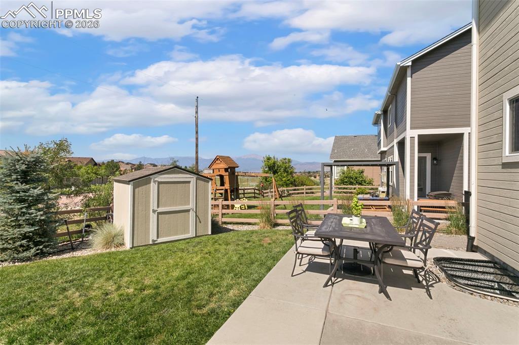 Image 45 of 47: Patio