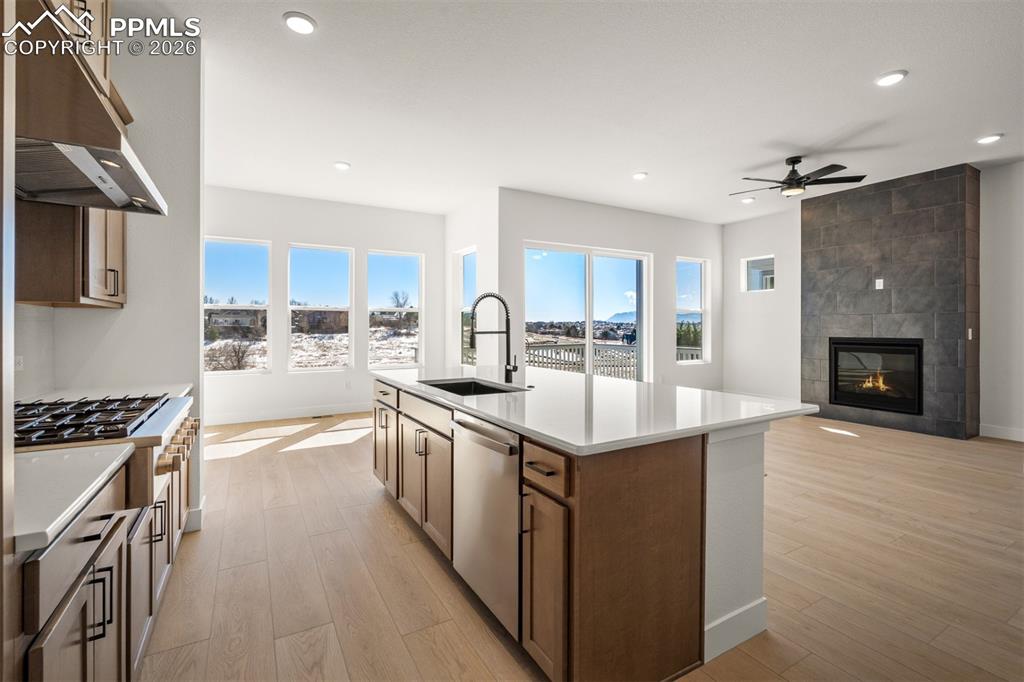 Image 3 of 13: Kitchen