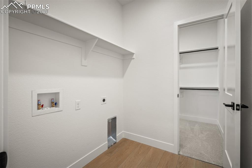 Image 7 of 13: Laundry