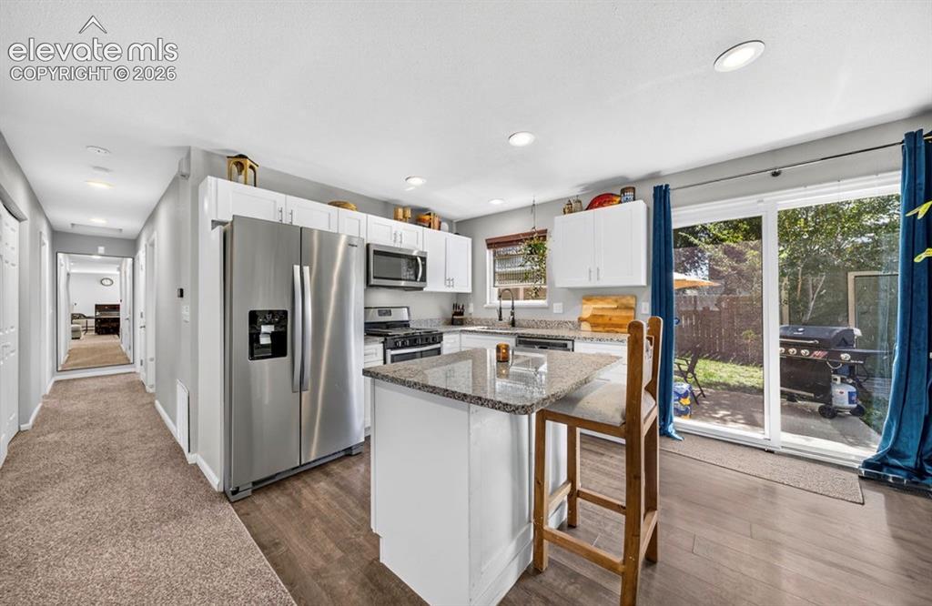 Image 14 of 32: Kitchen