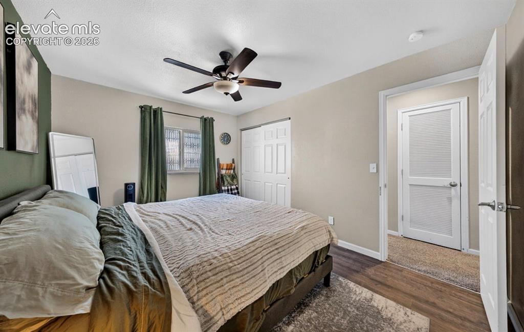 Image 19 of 32: Bedroom