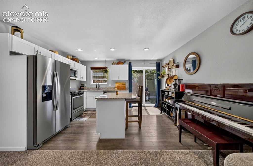 Image 9 of 32: Kitchen