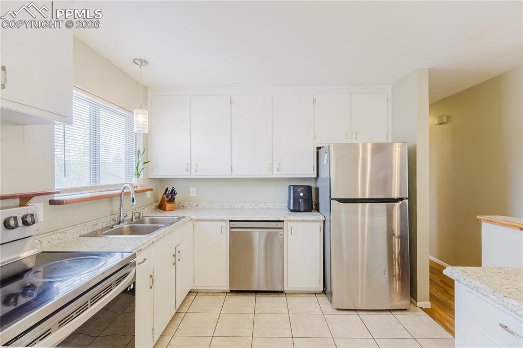 Image 10 of 46: Kitchen