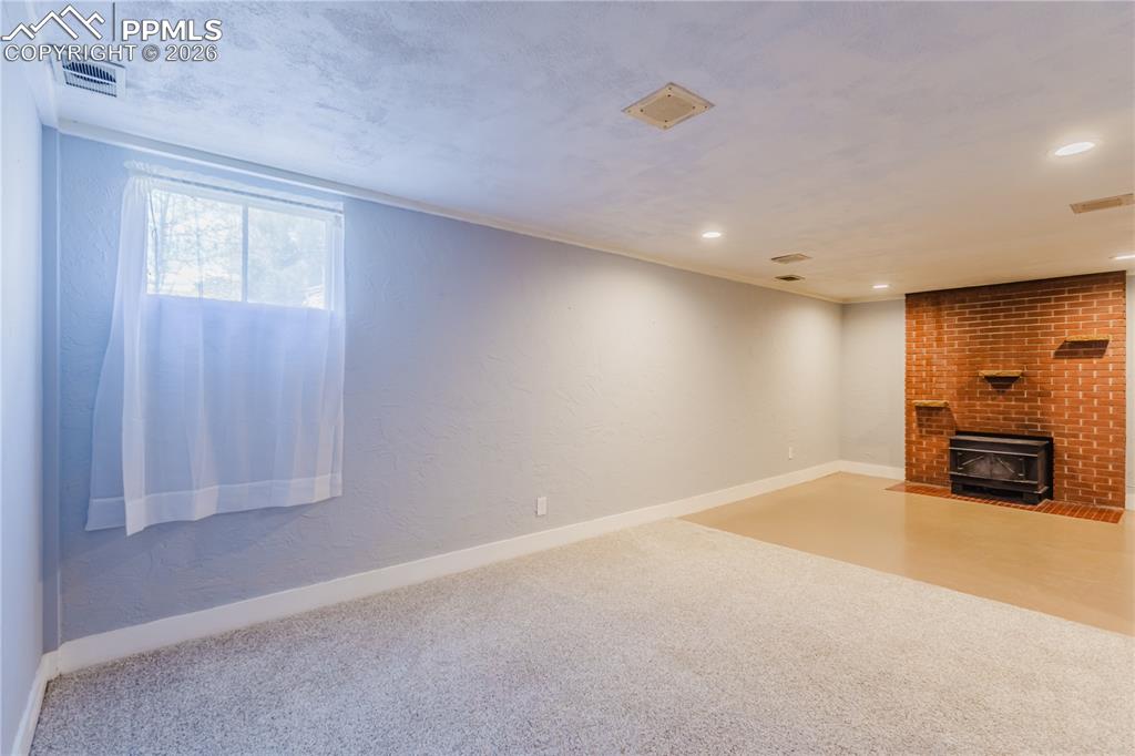 Image 22 of 46: Living Room