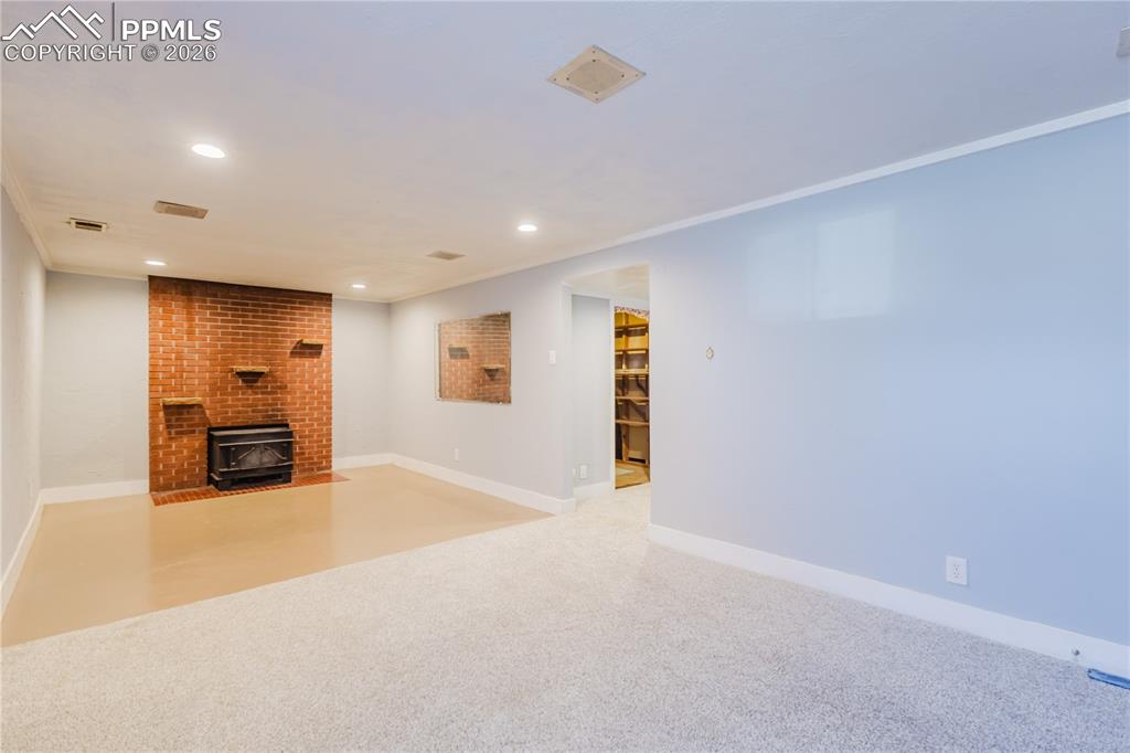 Image 23 of 46: Living Room