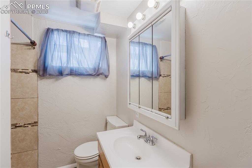 Image 30 of 46: Bathroom