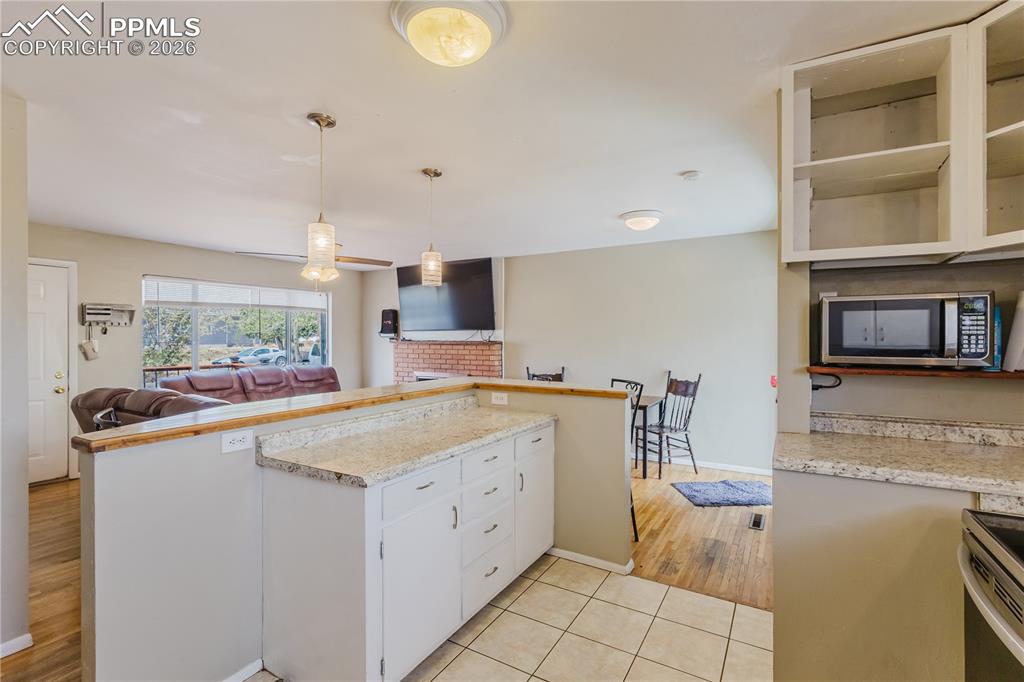 Image 9 of 46: Kitchen