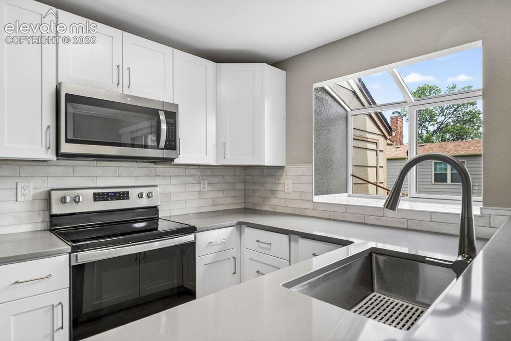 Image 11 of 39: Kitchen