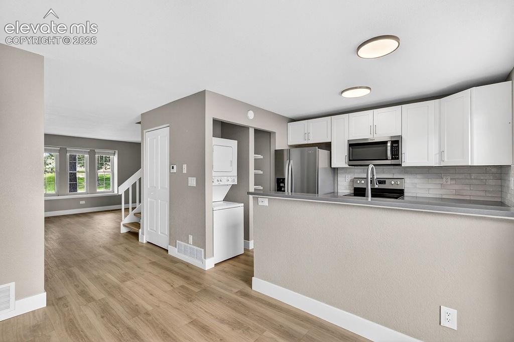 Image 12 of 39: Kitchen