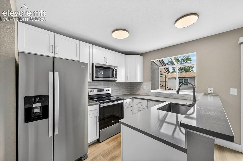 Image 16 of 39: Kitchen