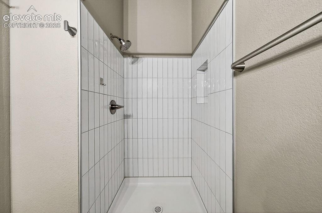 Image 30 of 39: Bathroom