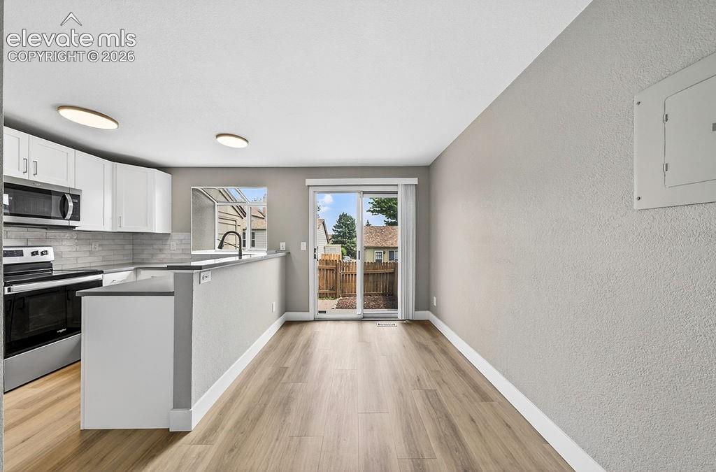 Image 8 of 39: Kitchen
