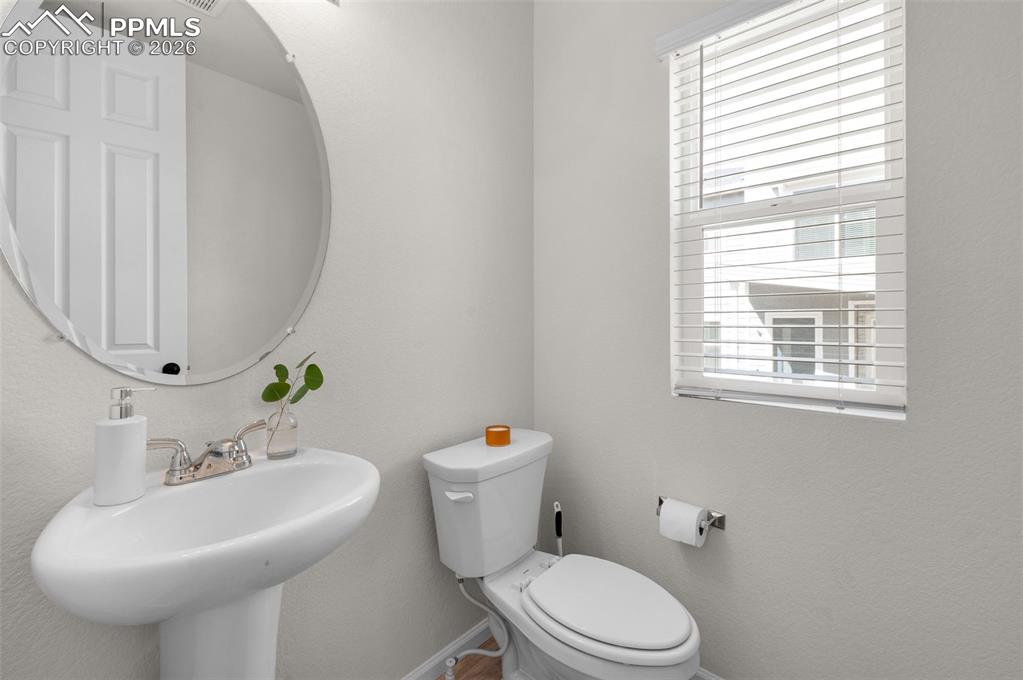 Image 10 of 21: Kitchen