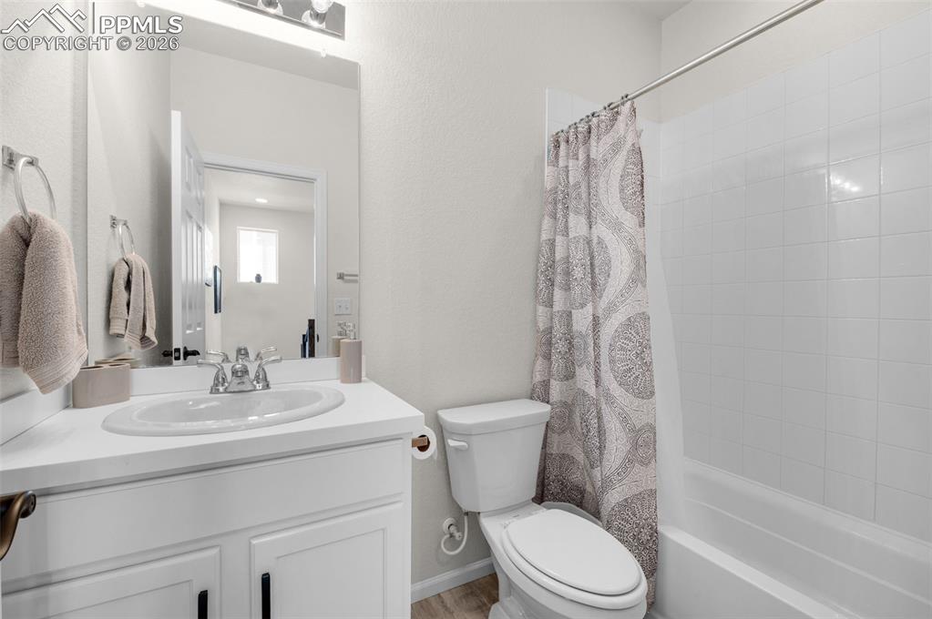 Image 15 of 21: Bedroom