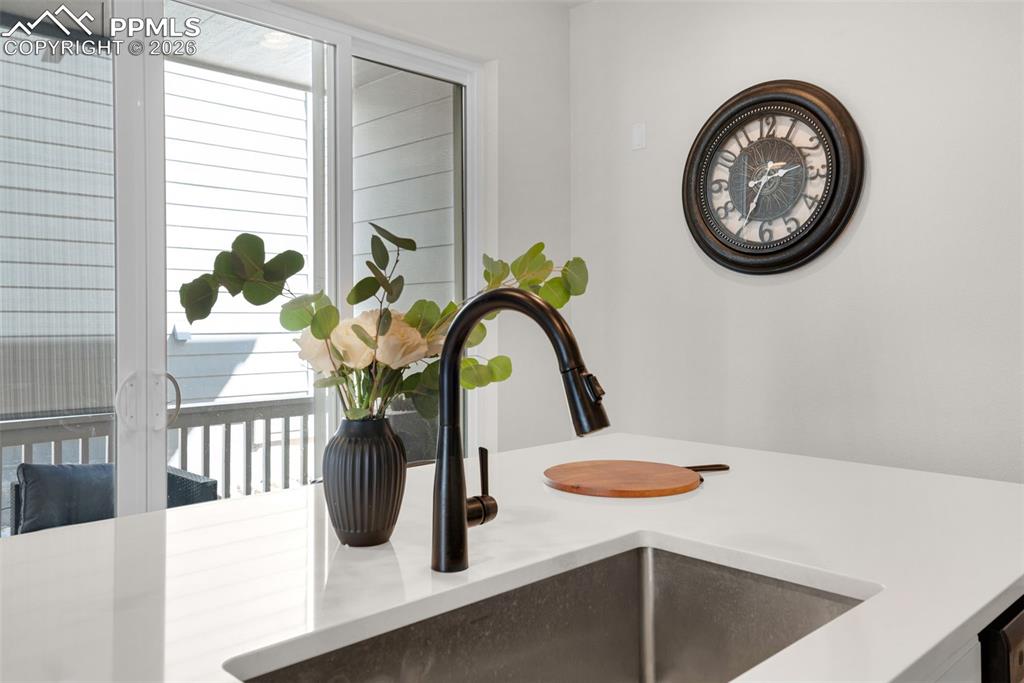 Image 8 of 21: Dining Area