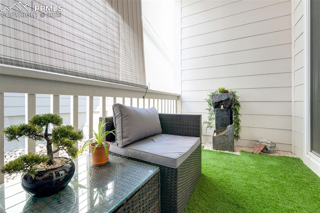 Image 9 of 21: Kitchen